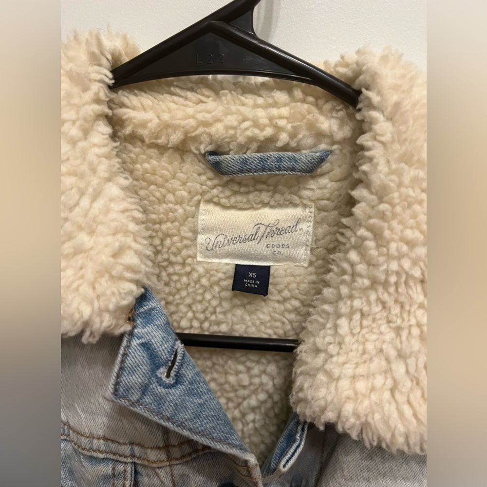 Faux Sherpa lined over-sized Jean jacket - Universal Thread - Picture 4 of 4